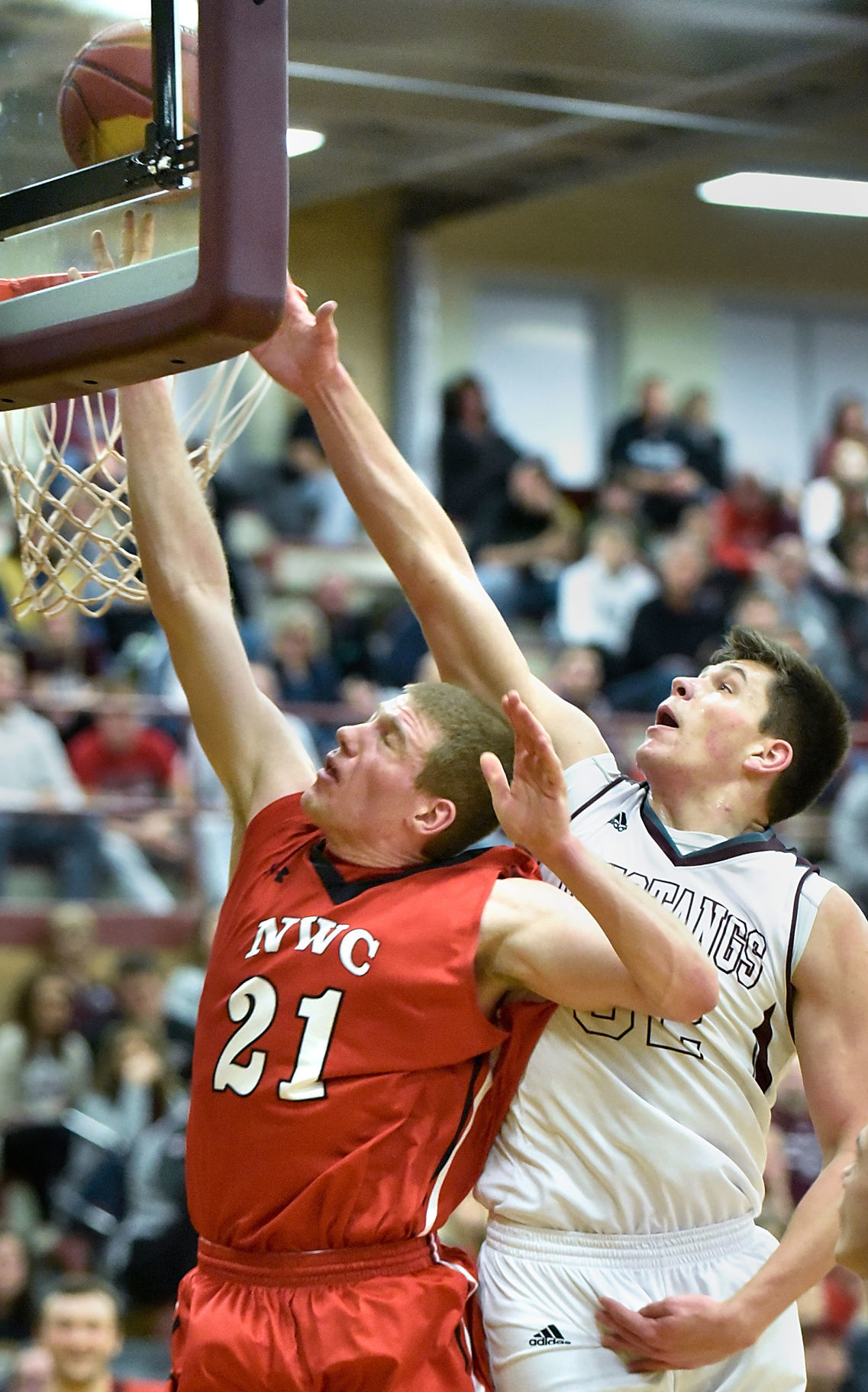 Basketball Northwestern at Morningside